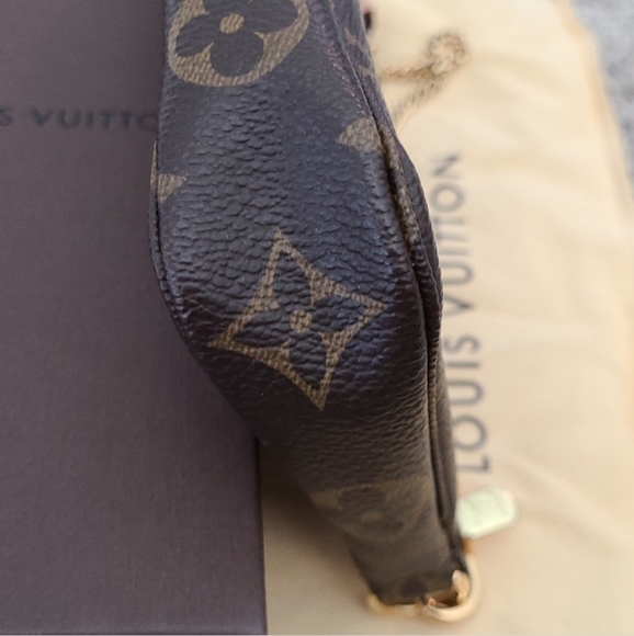 Louis Vuitton Mini Pouchette - Picture 5 of 10